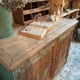 Buffet patiné vert