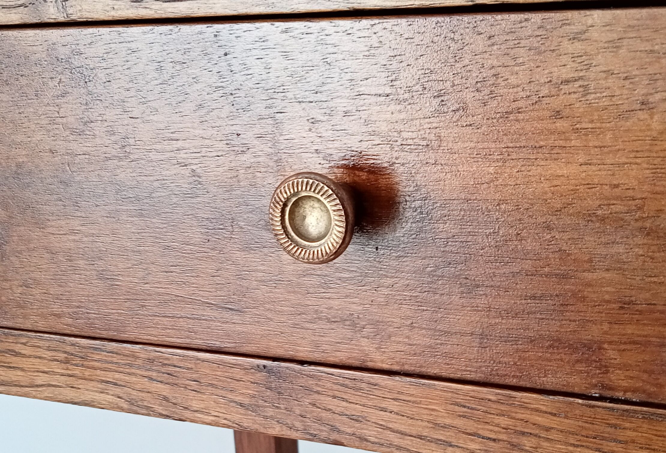 Walnut side table 20s/30s