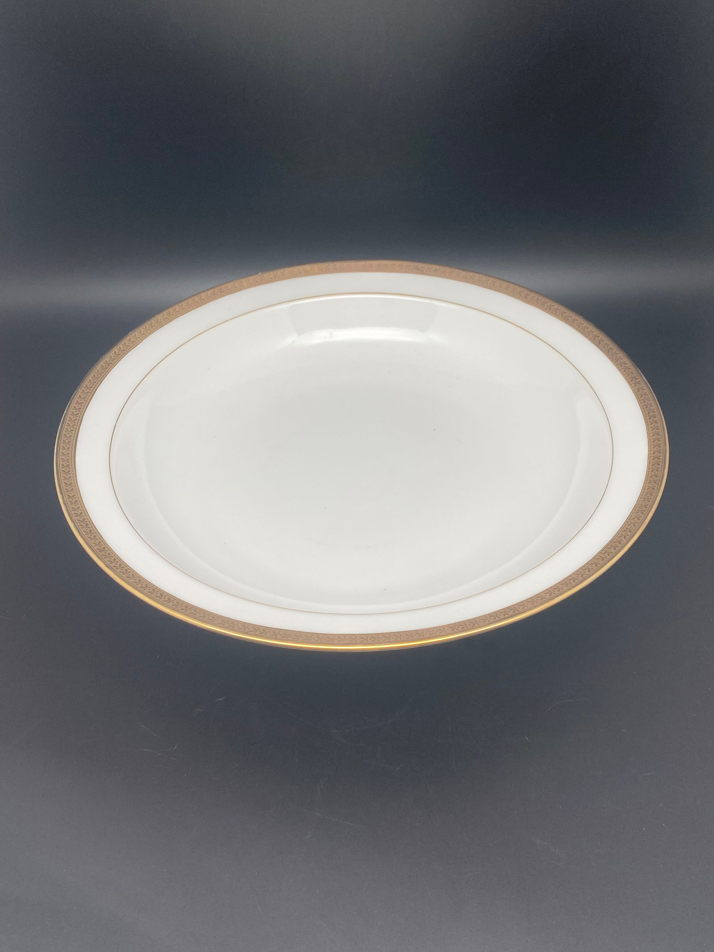 Hollow round flat limoges and gilding
