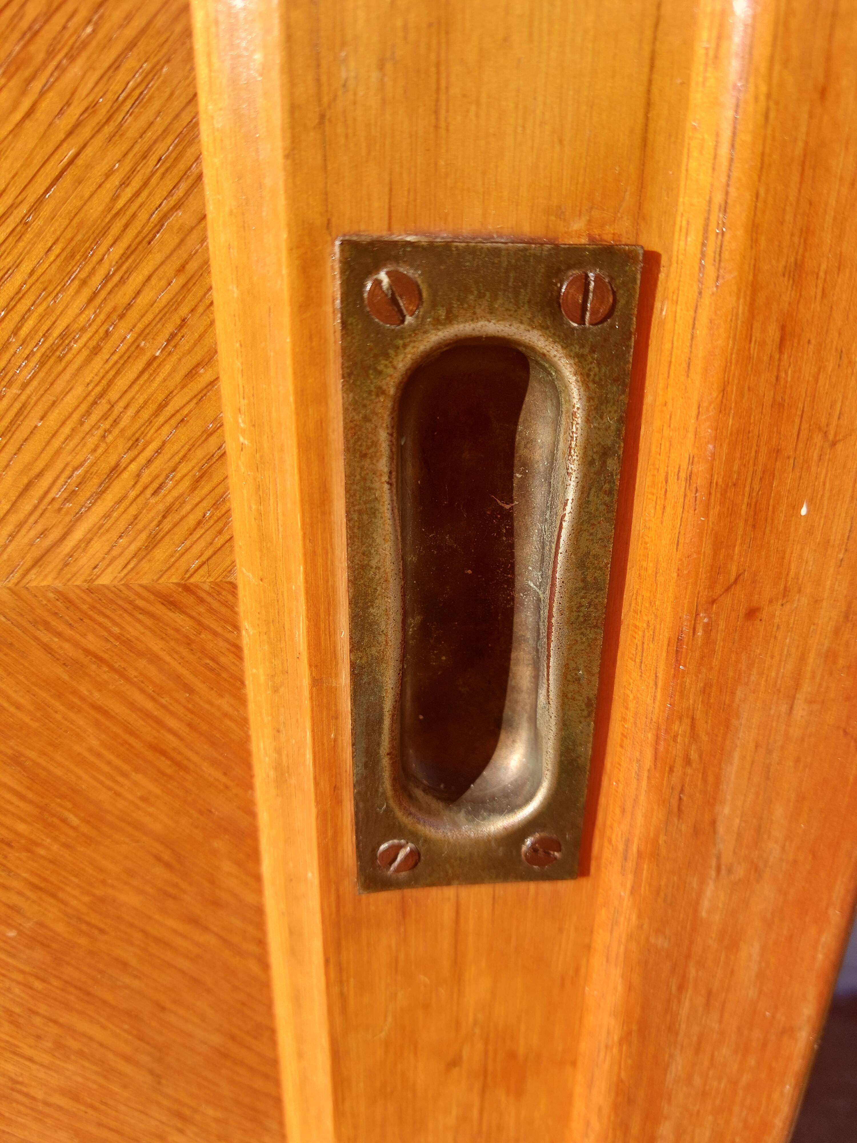 wardrobe, sliding doors
