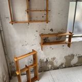 Trio d'étagères constructivistes en pin style Regain