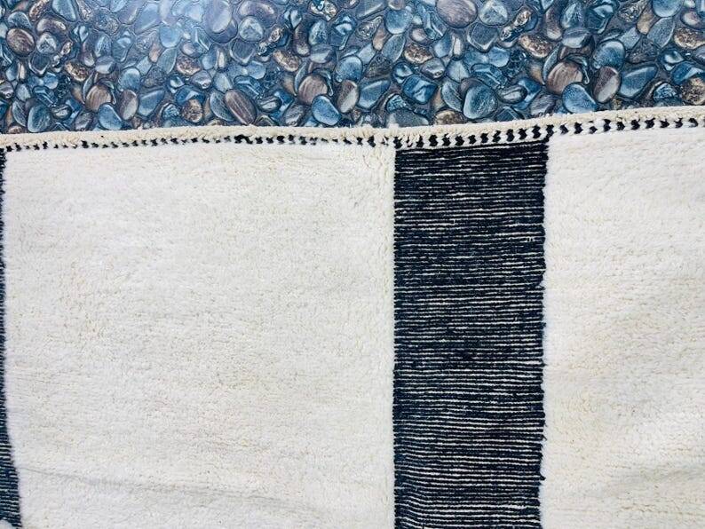 Berber rug in pure wool size 200 x 300 cm