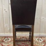 Suite de 4 chaises de style Louis XIII en cuir