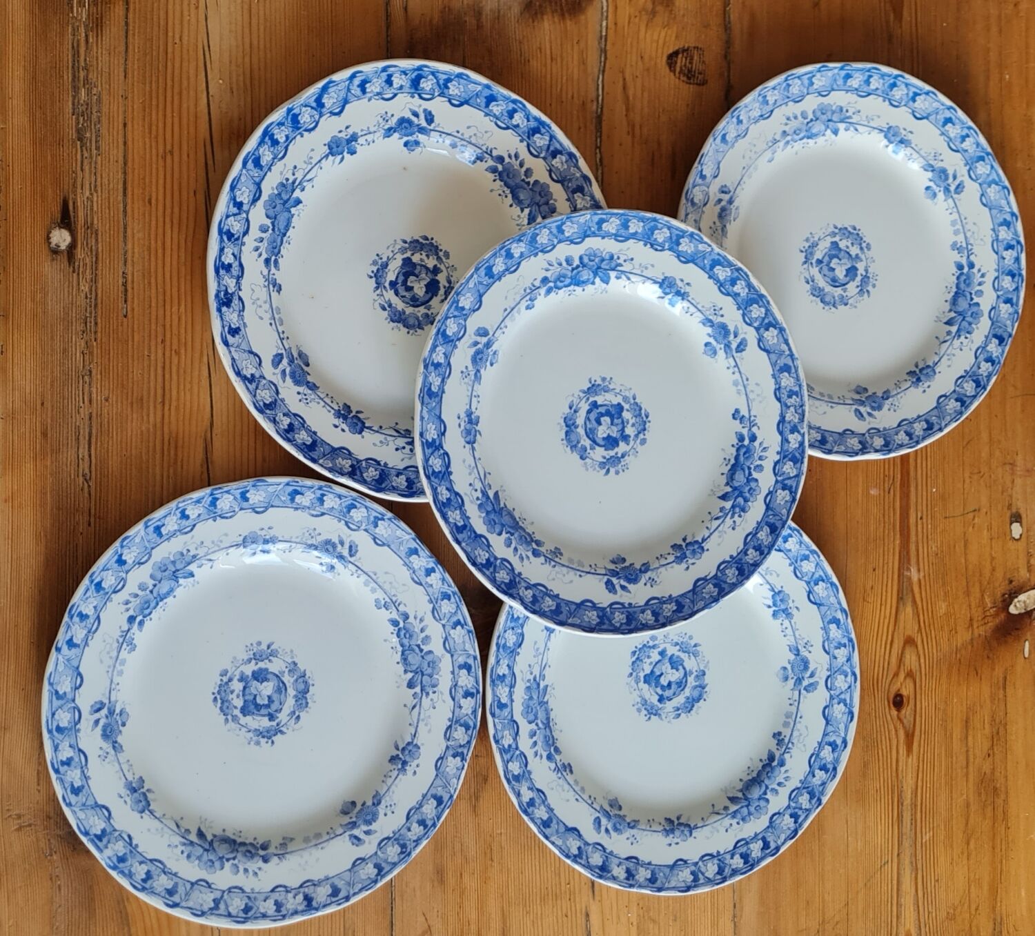 Set of 5 iron clay plates