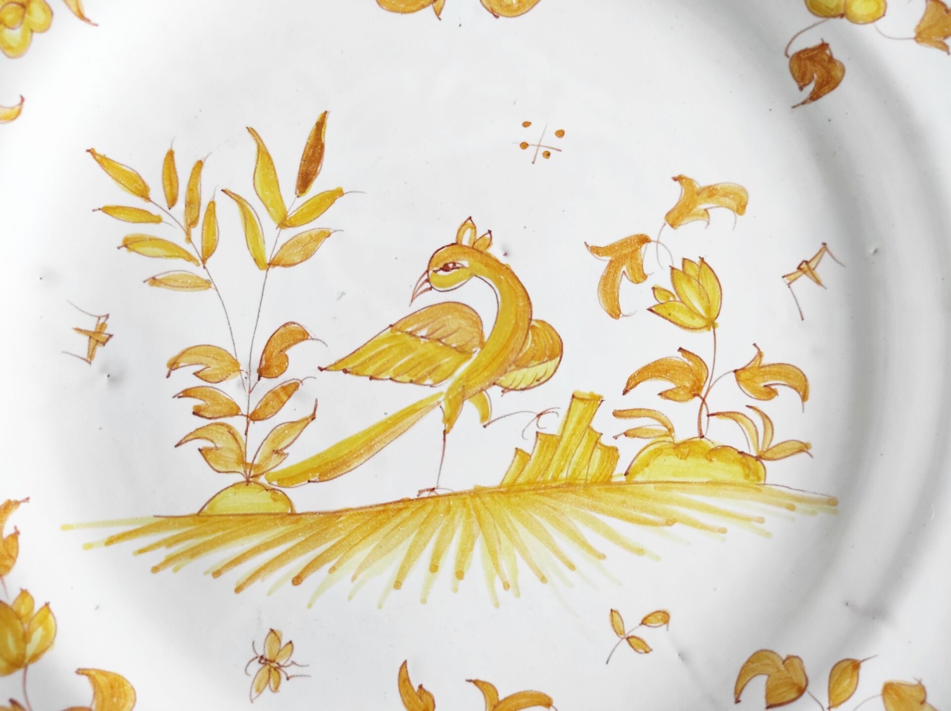 Assiette faïence de Moustiers oiseau