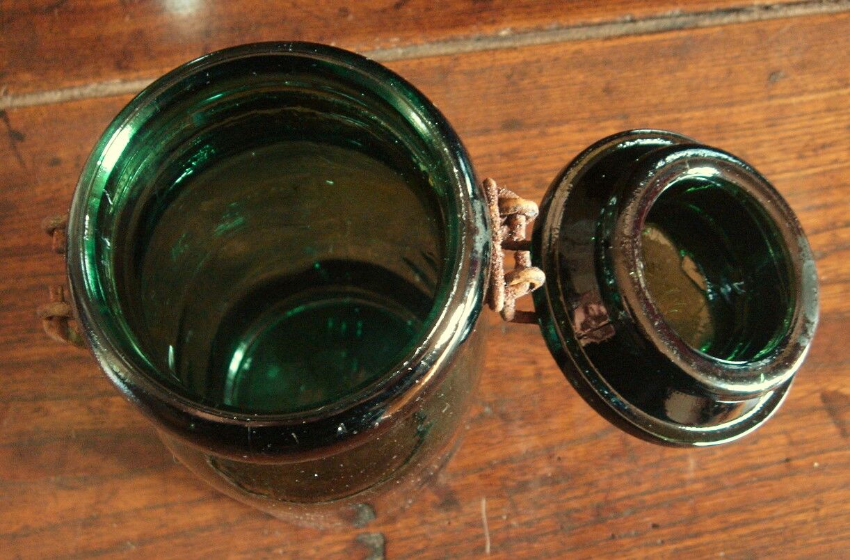 Jar lorraine green glass with lid