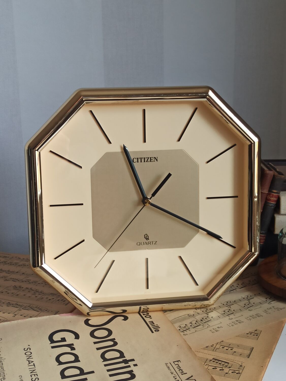 Vintage Citizen 1960s quartz clock