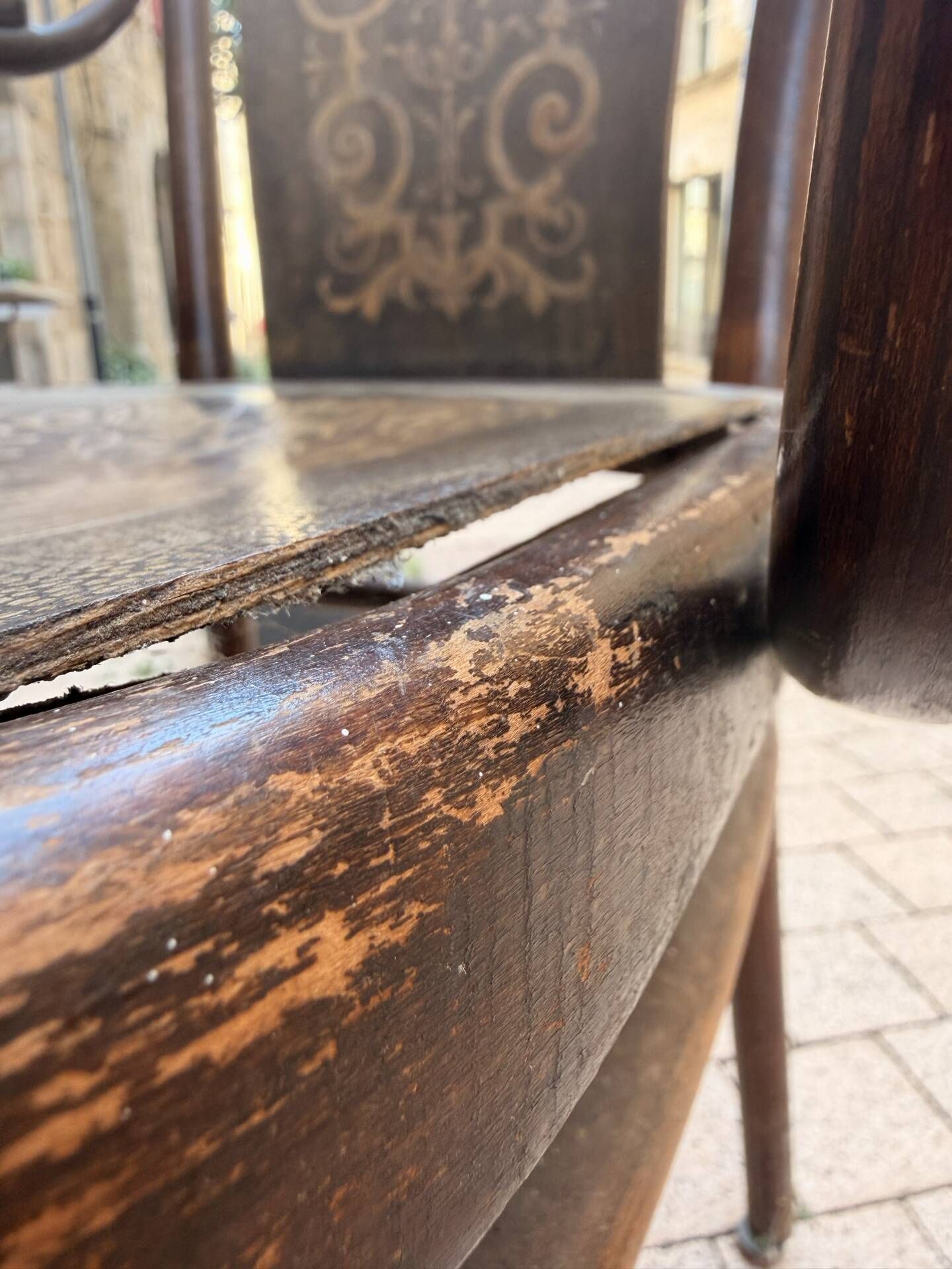 Fauteuil Thonet ancien, assise et dossier en bois pressé Art Nouveau
