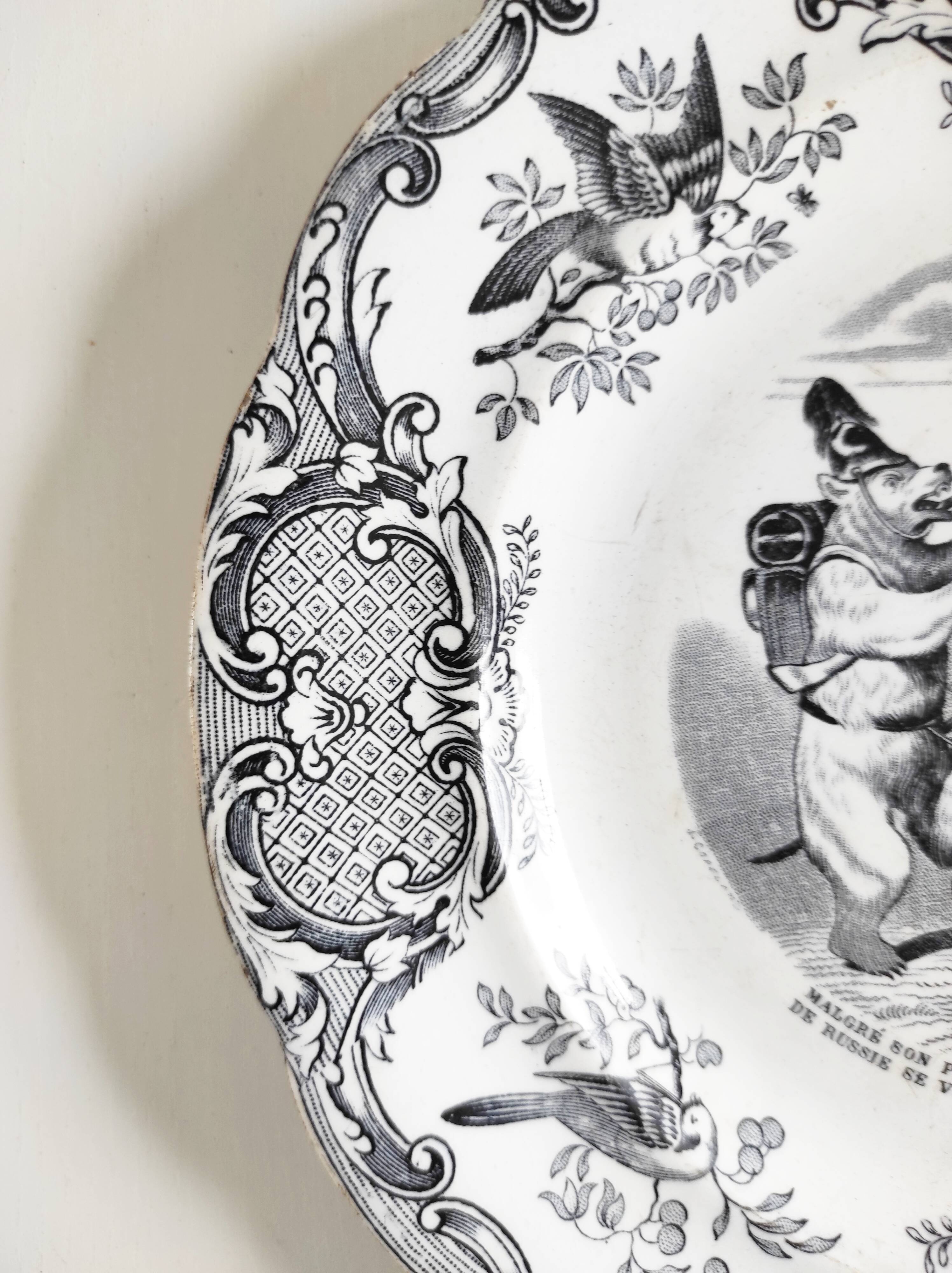Assiette parlante de Gien Les Russes en Turquie l'Ours