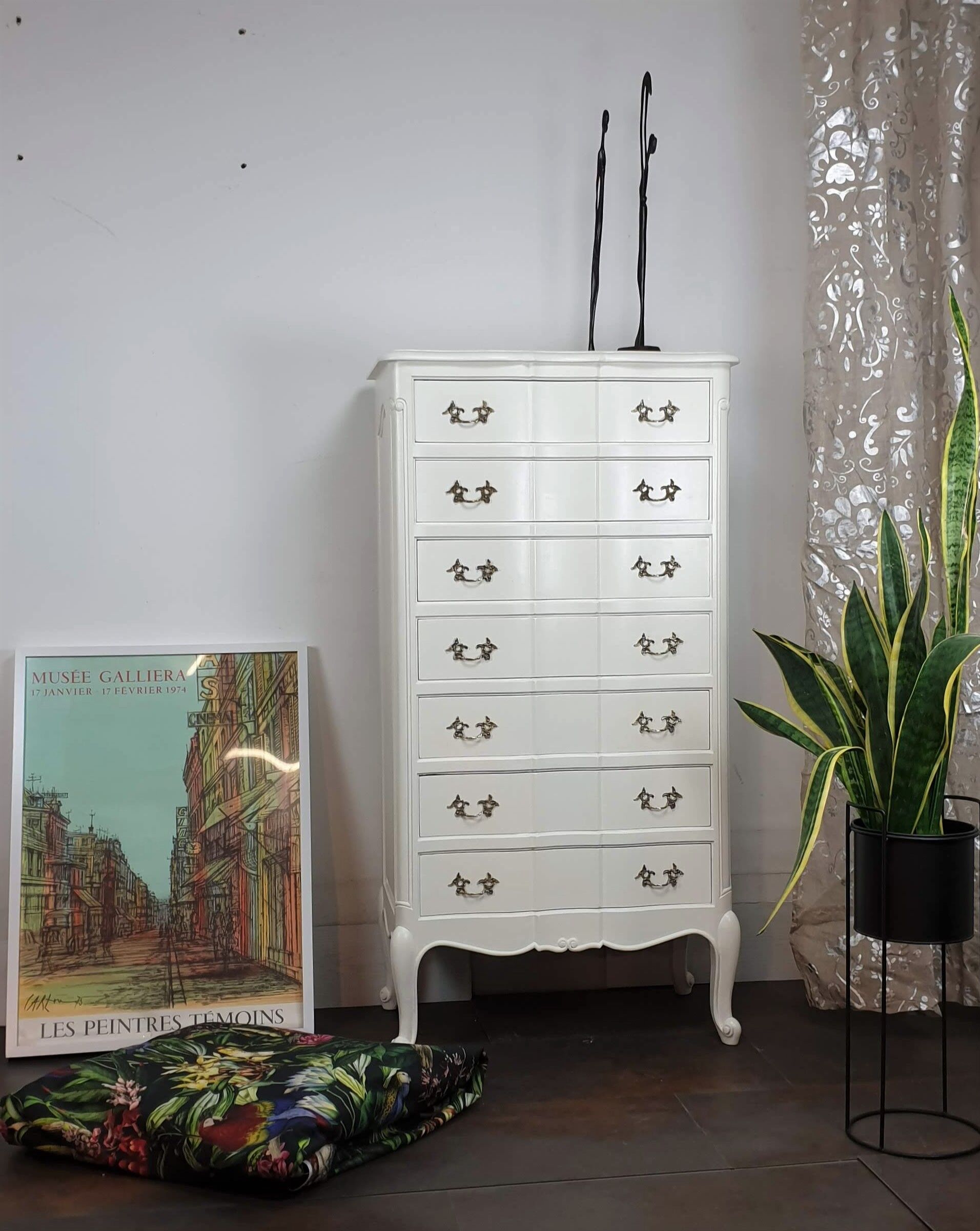 Louis xv-style cream white rag maker