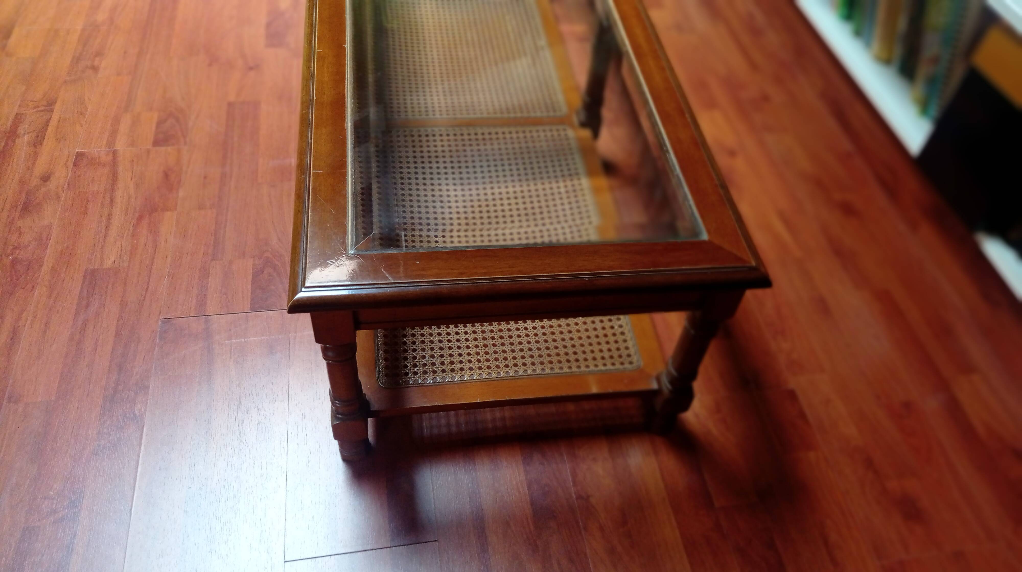 Coffee table in wood, glass and rattan