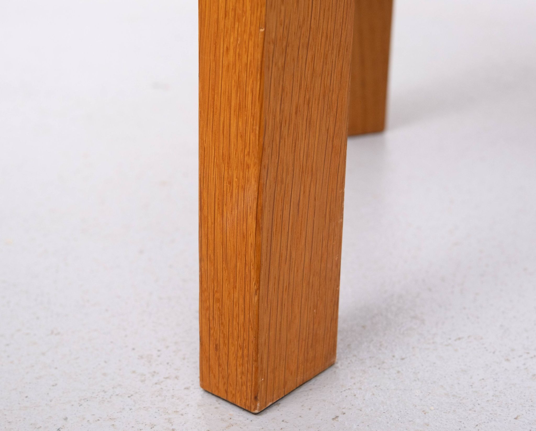 Top quality Leather Pouf 3 Oak legs 1990s