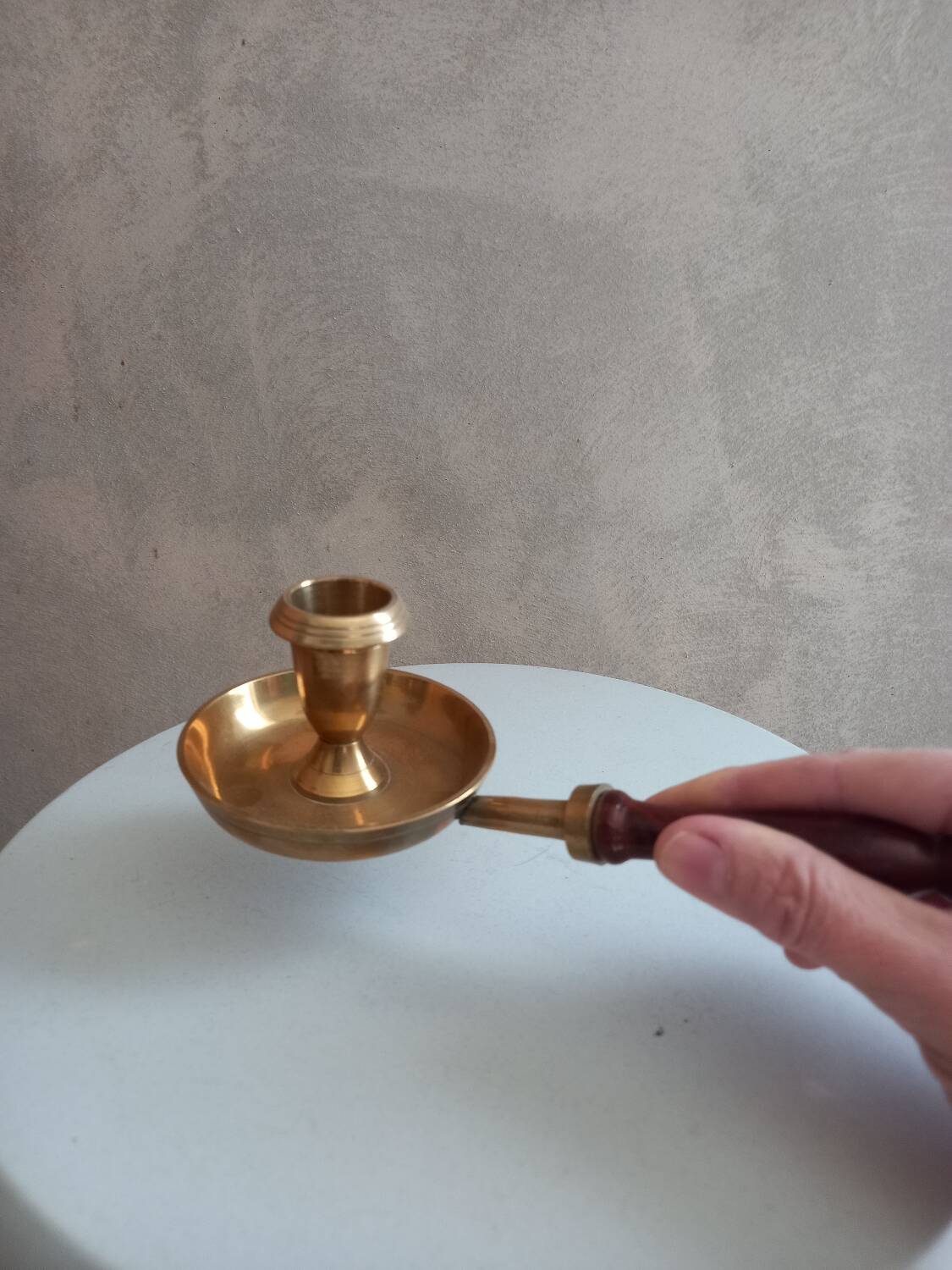 Hand candle holder