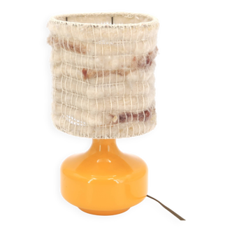 Lampe orange avec abat jour laine, années 70
