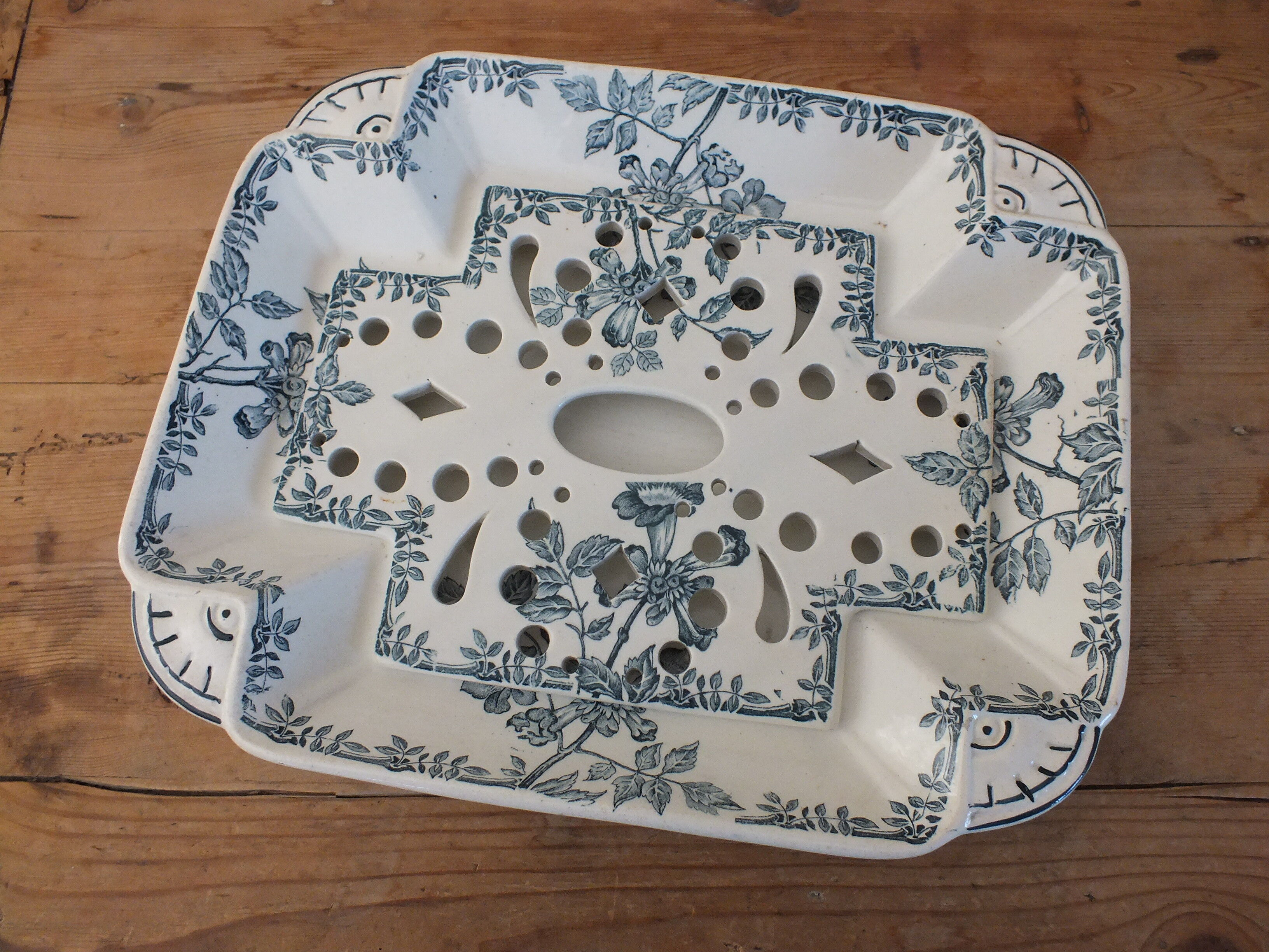 Asparagus dish in Iron Earth XIXth Clairefontaine Colbert