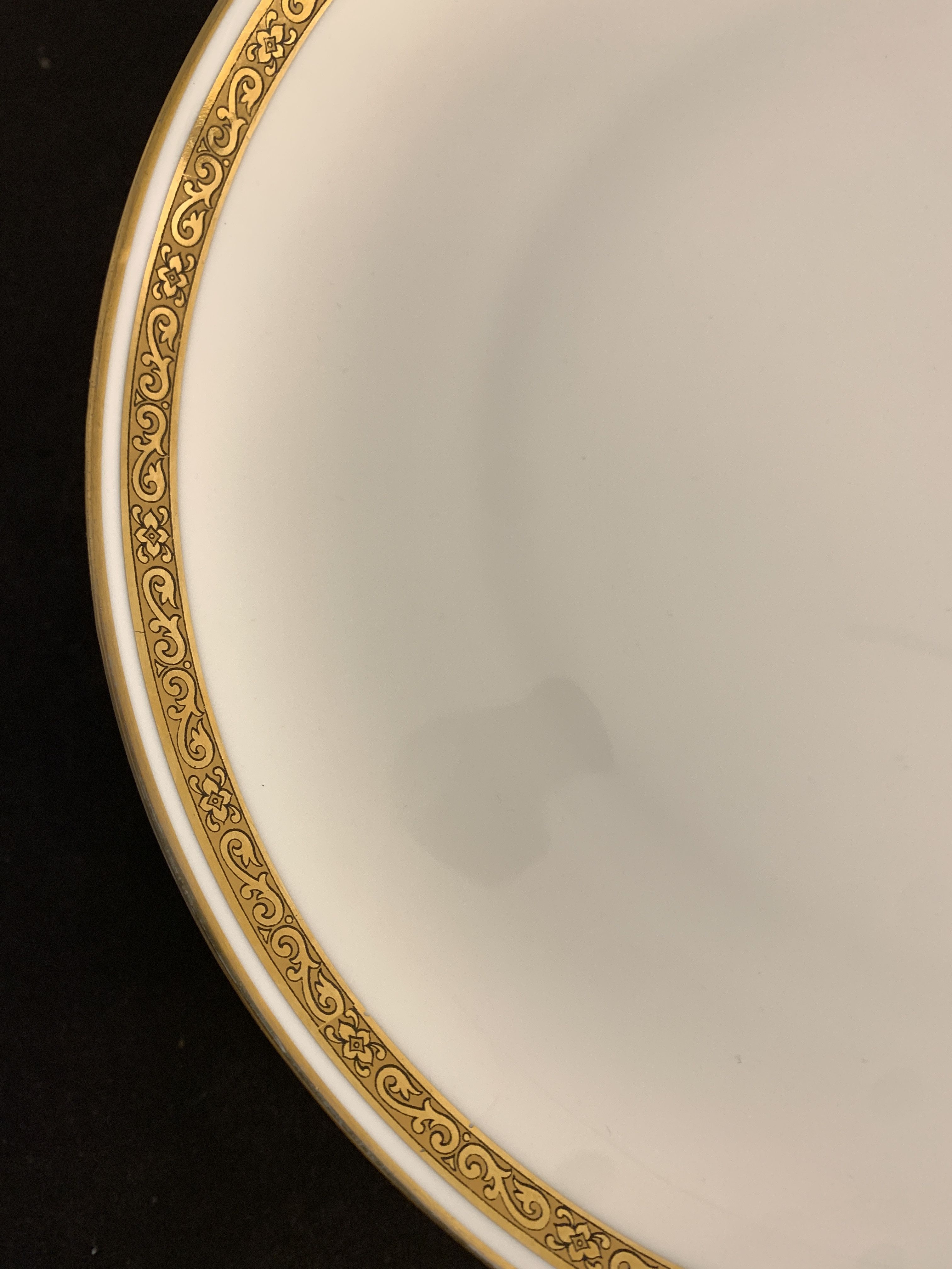 8 flat porcelain plates from Limoges Bernardaud, gilded Greek decoration, twentieth century