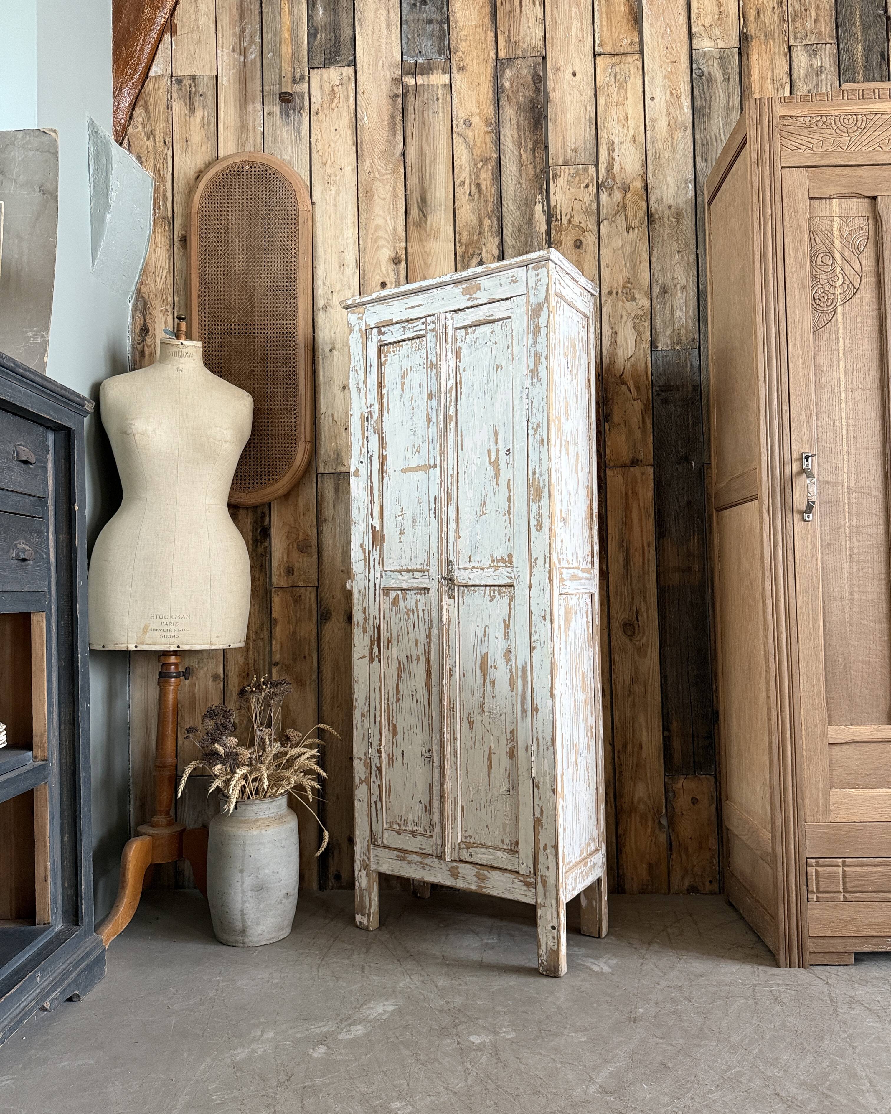Armoire parisienne patinée