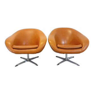 Pair of vintage swivel chairs in skaï and chrome from the 70s