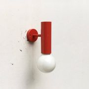 Paire d'appliques rouges minimalistes du milieu du siècle