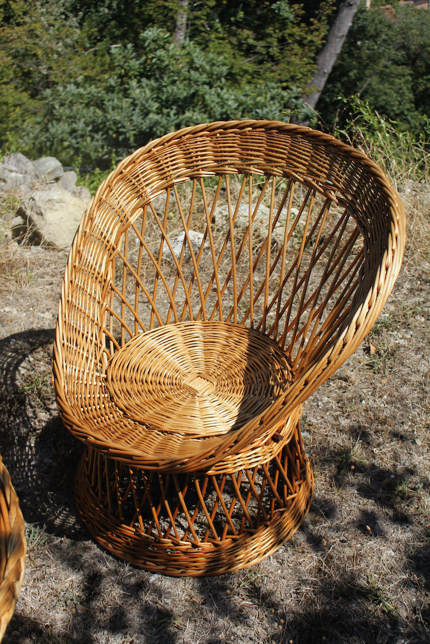 Vintage wicker chairs and table