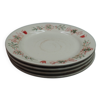 4 flat plates with red heart and crown pattern