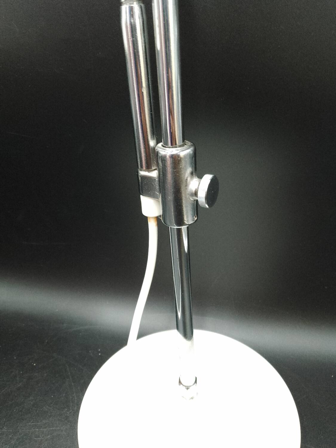 White flexible aluminor chrome and sheet metal table lamp 1970 pop art design