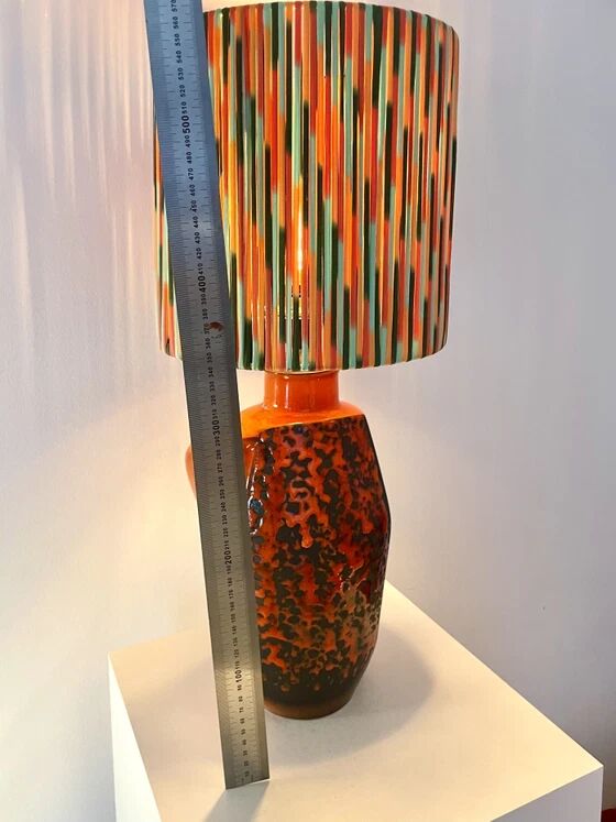 70s Fat Lava lamp with Pop Art shade