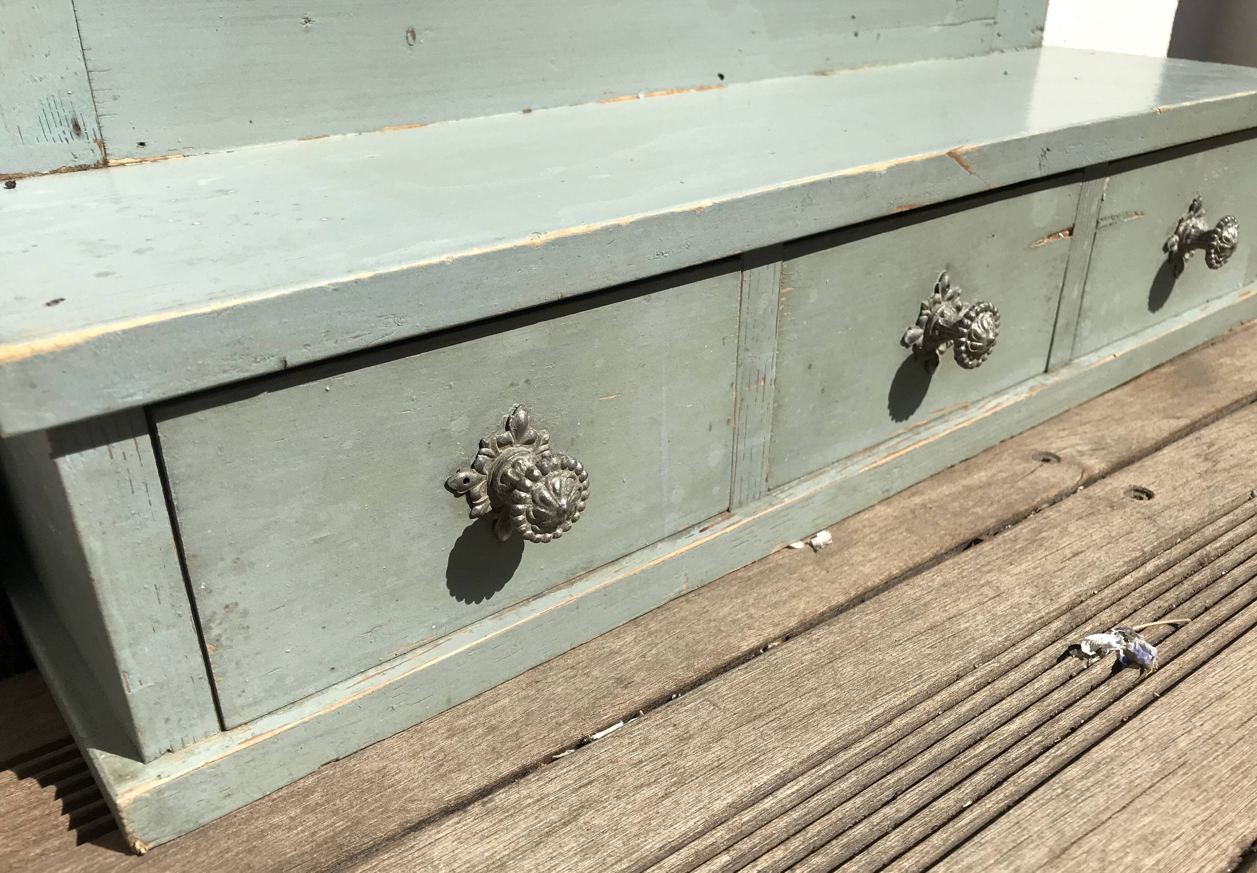 Patinated wooden kitchen end