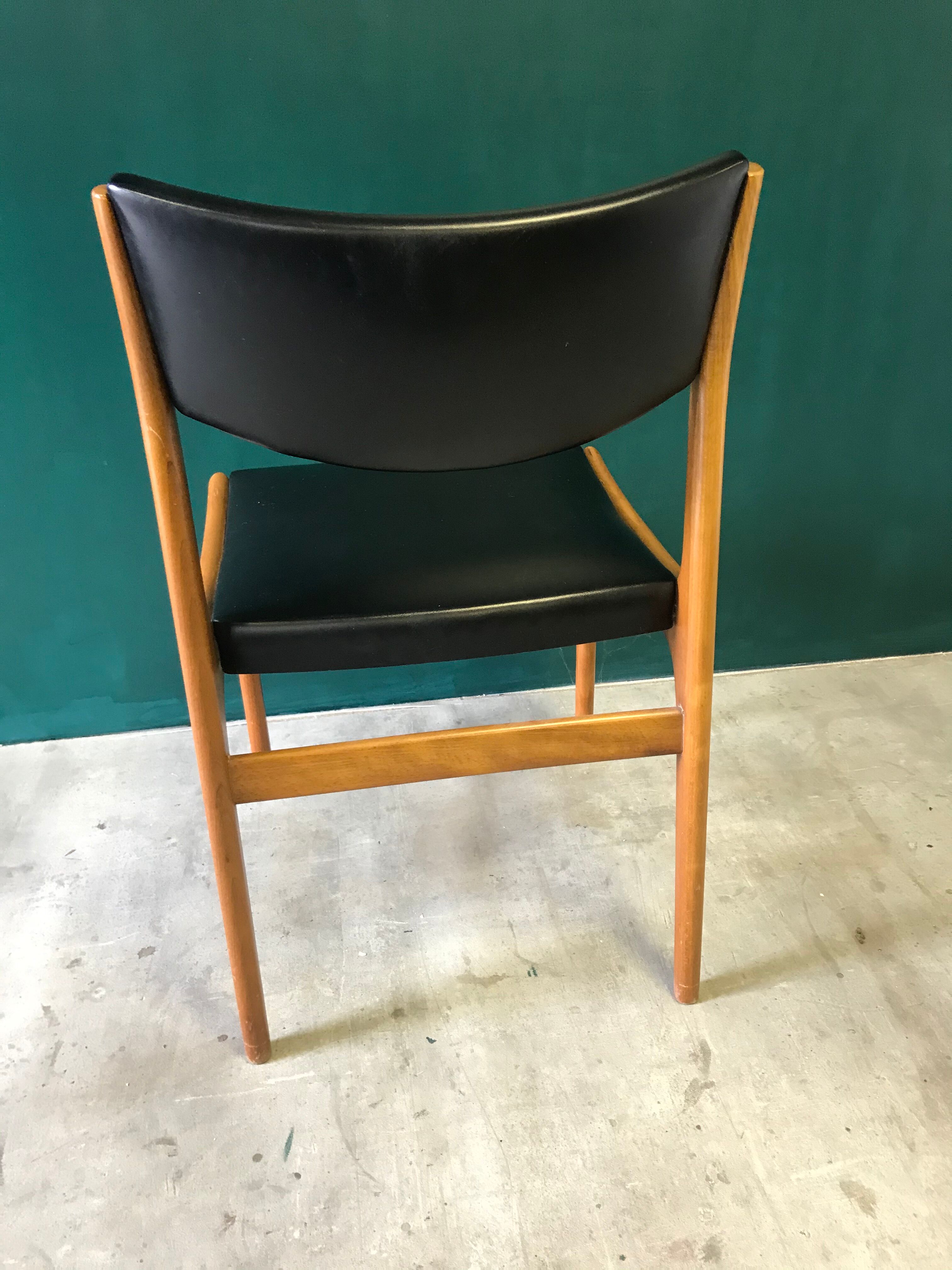 Series of 6 chairs from the 70s