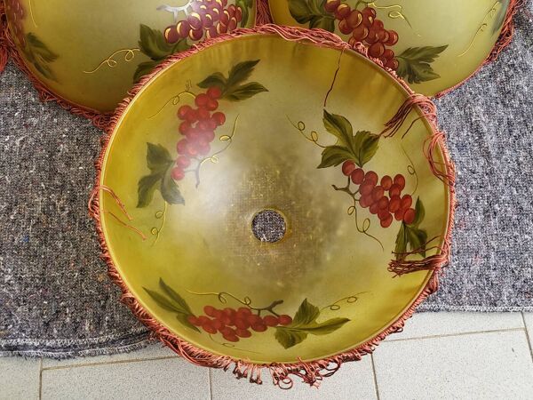 Suite de 10 abat-jour vintage 1960 en pate de verre decor raisin brasserie