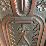 Walnut Renaissance-style caquety chair