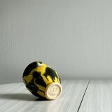 Petit vase en céramique, couleurs jaune et vert, design artistique,