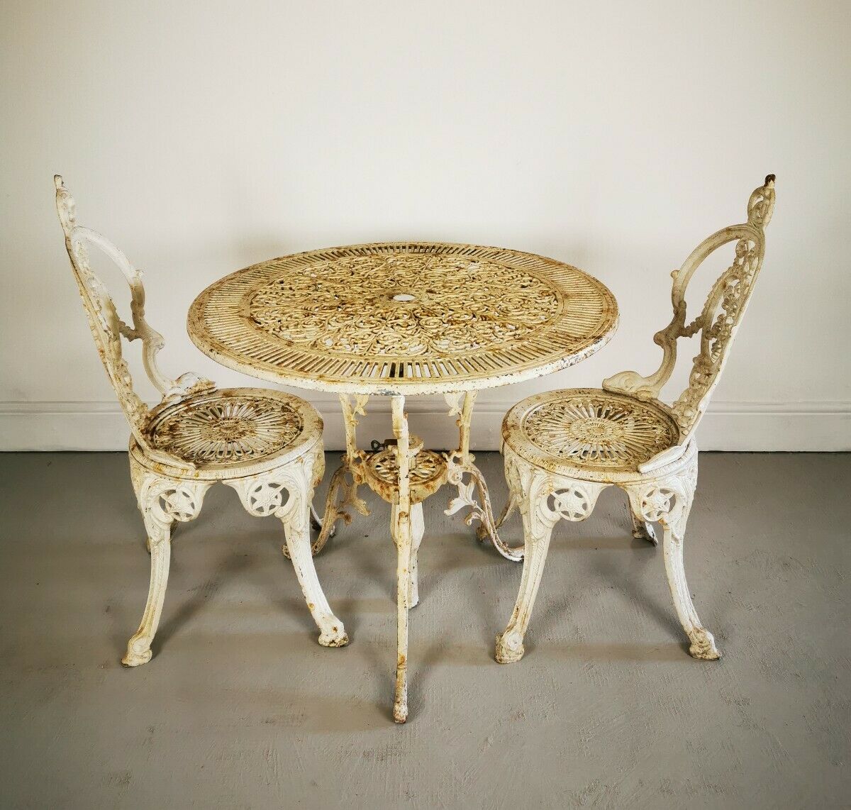 Vintage antique outdoor garden furniture cast metal table & 2 chairs