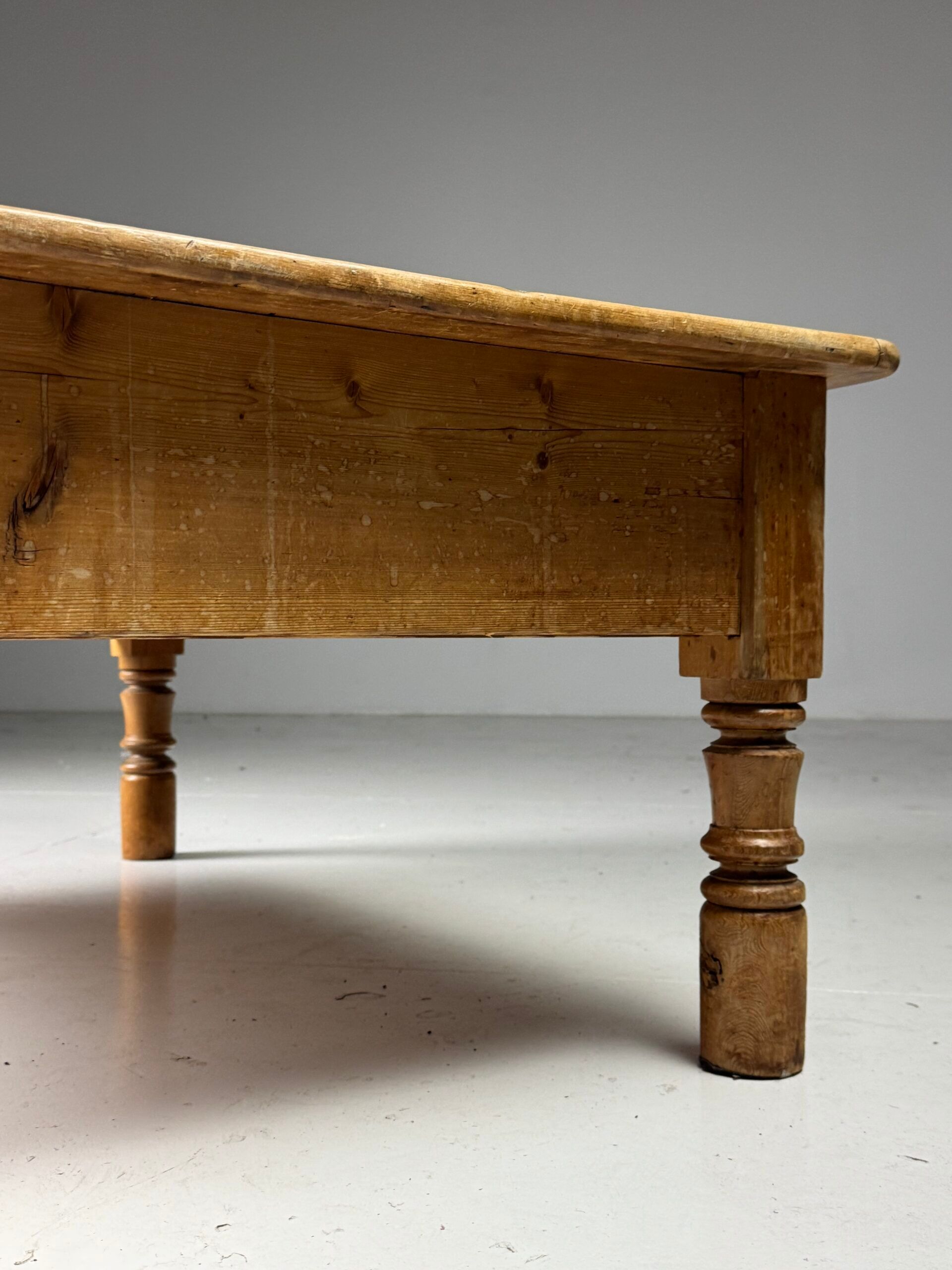 English coffee table 19th century pine