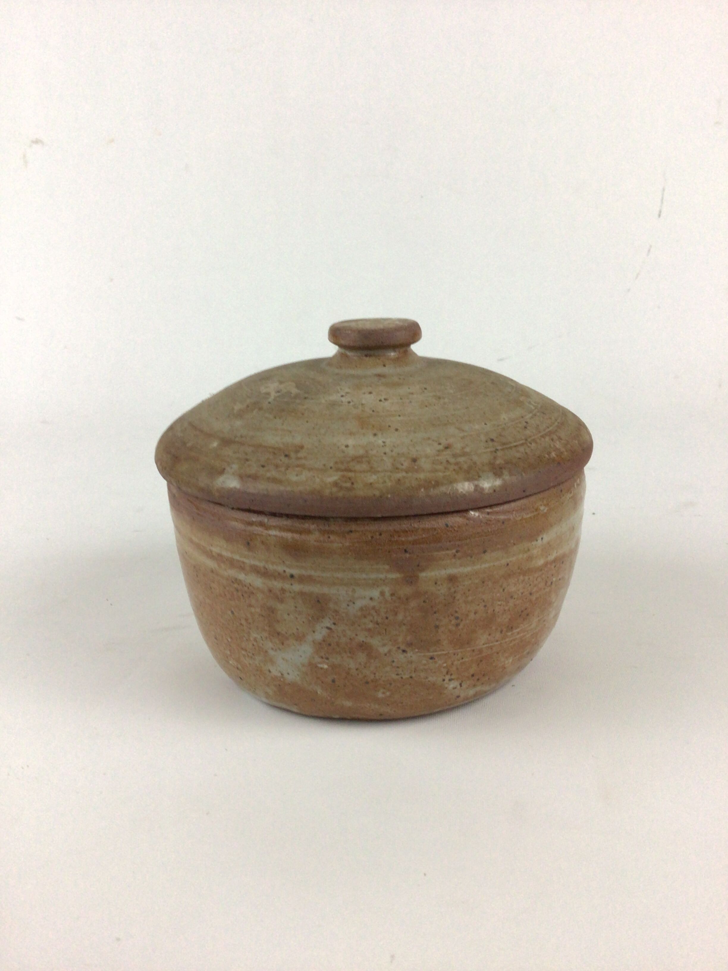 Sandstone salt box / pot of puisaye pierre lion