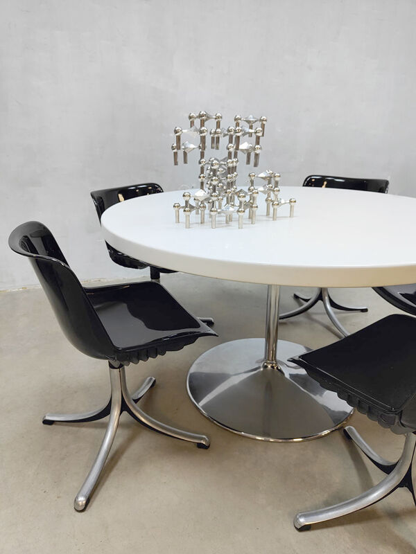 Ensemble de bureau de salle à manger du milieu du siècle Chaises Tecno 'Modus'
