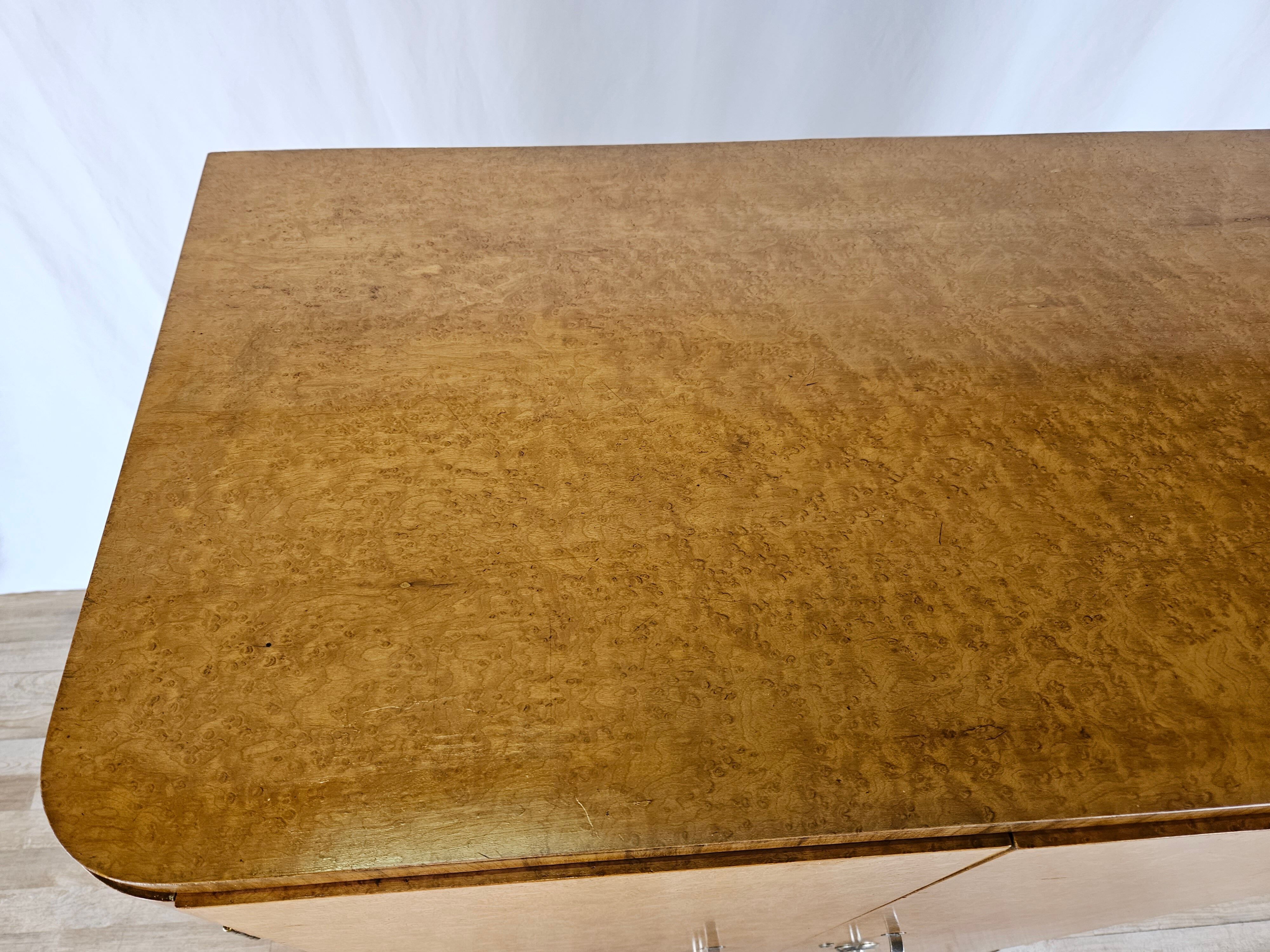 Art decò sideboard in thuja and walnut