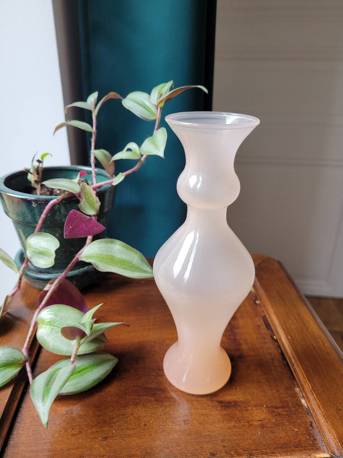 Pink opaline soliflore vase