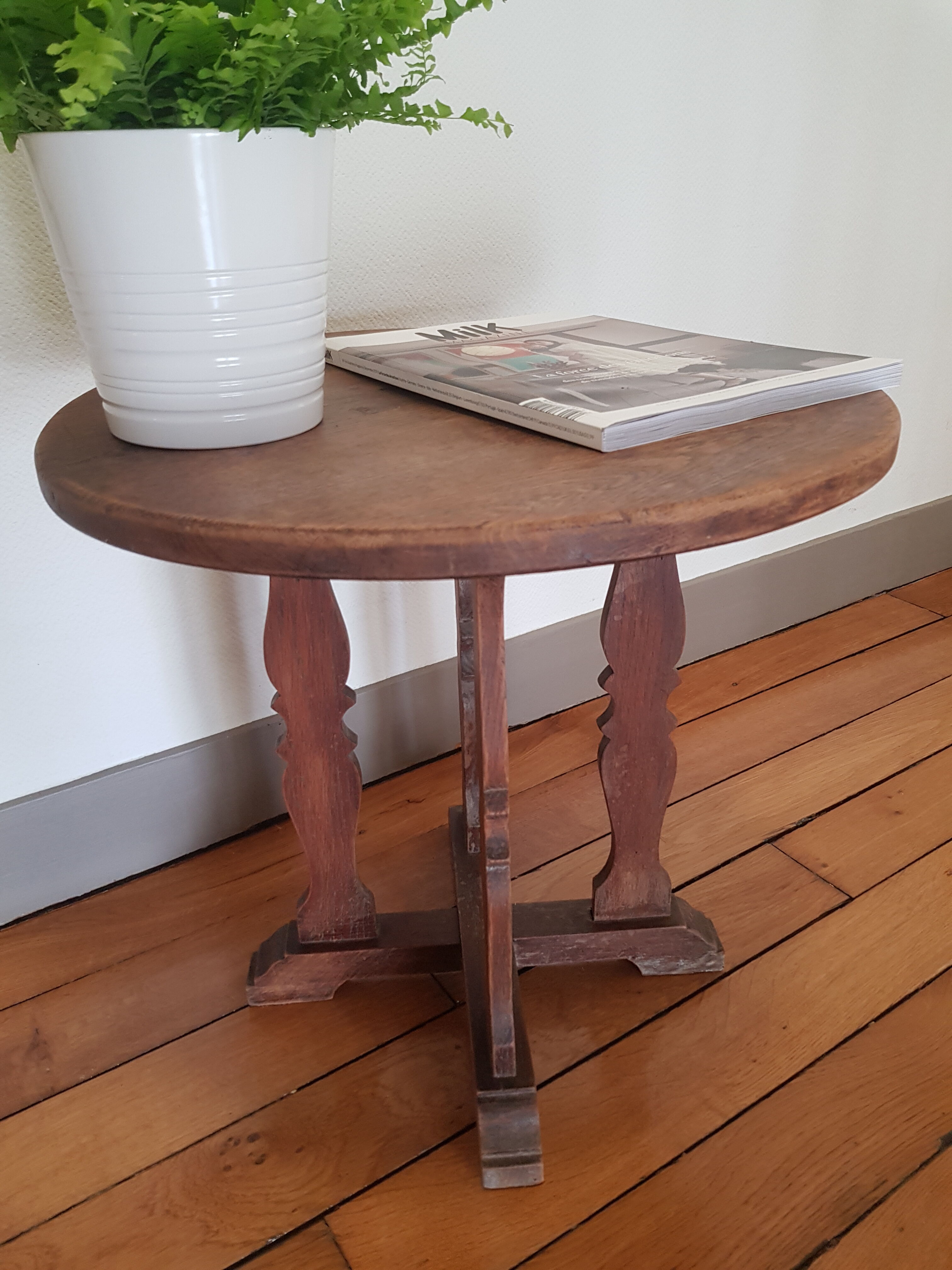 Ancient wooden gueridon