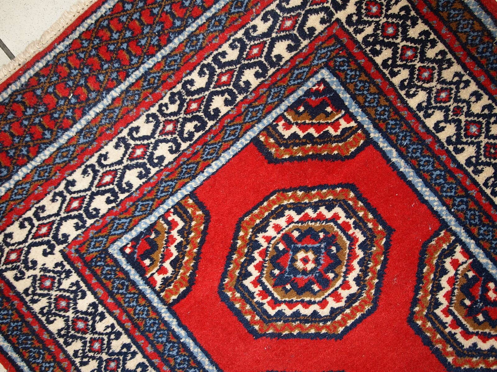Tapis Vintage Indo-Mahal, Années 1970, Élégance et Artisanat