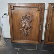 Paire de portes en bois sculpté en noyer