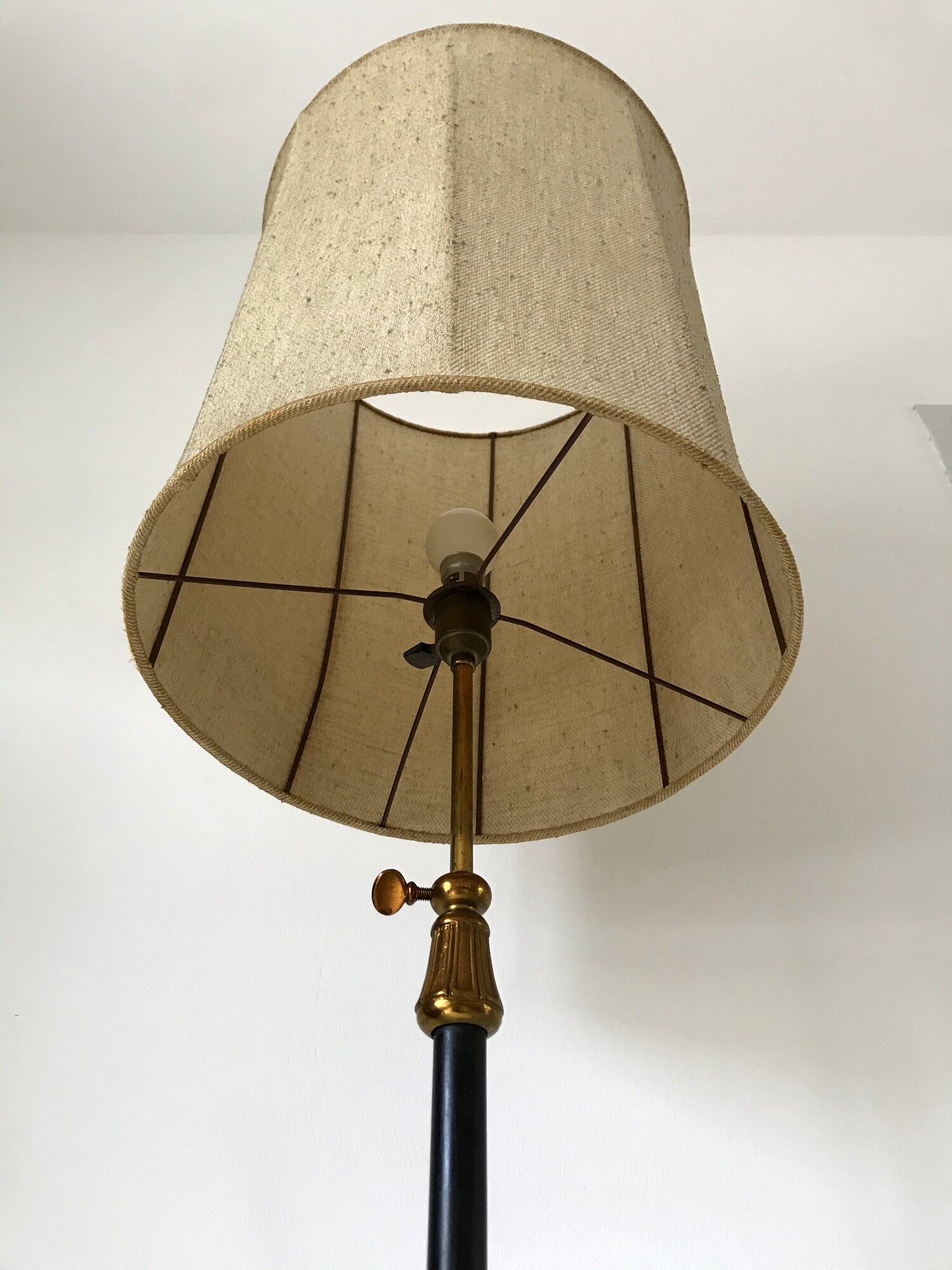 Lampadaire vintage en fer forgé et bronze années 50
