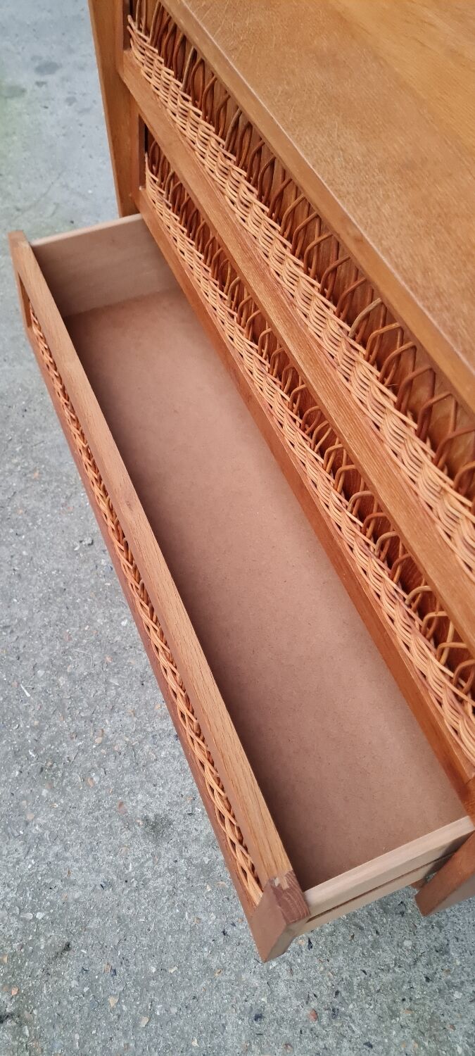 Commode vintage pied compas et rotin