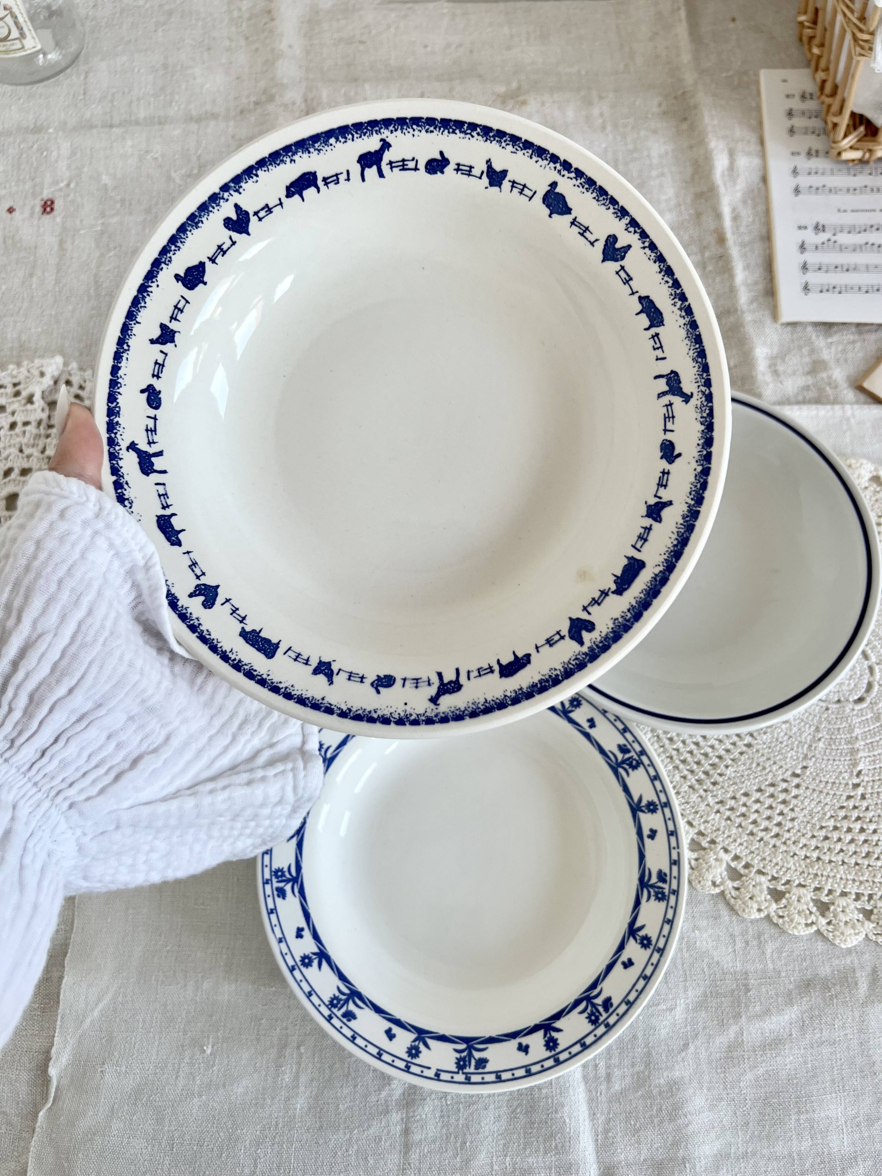 4 mismatched vintage deep plates blue and white porcelain set P