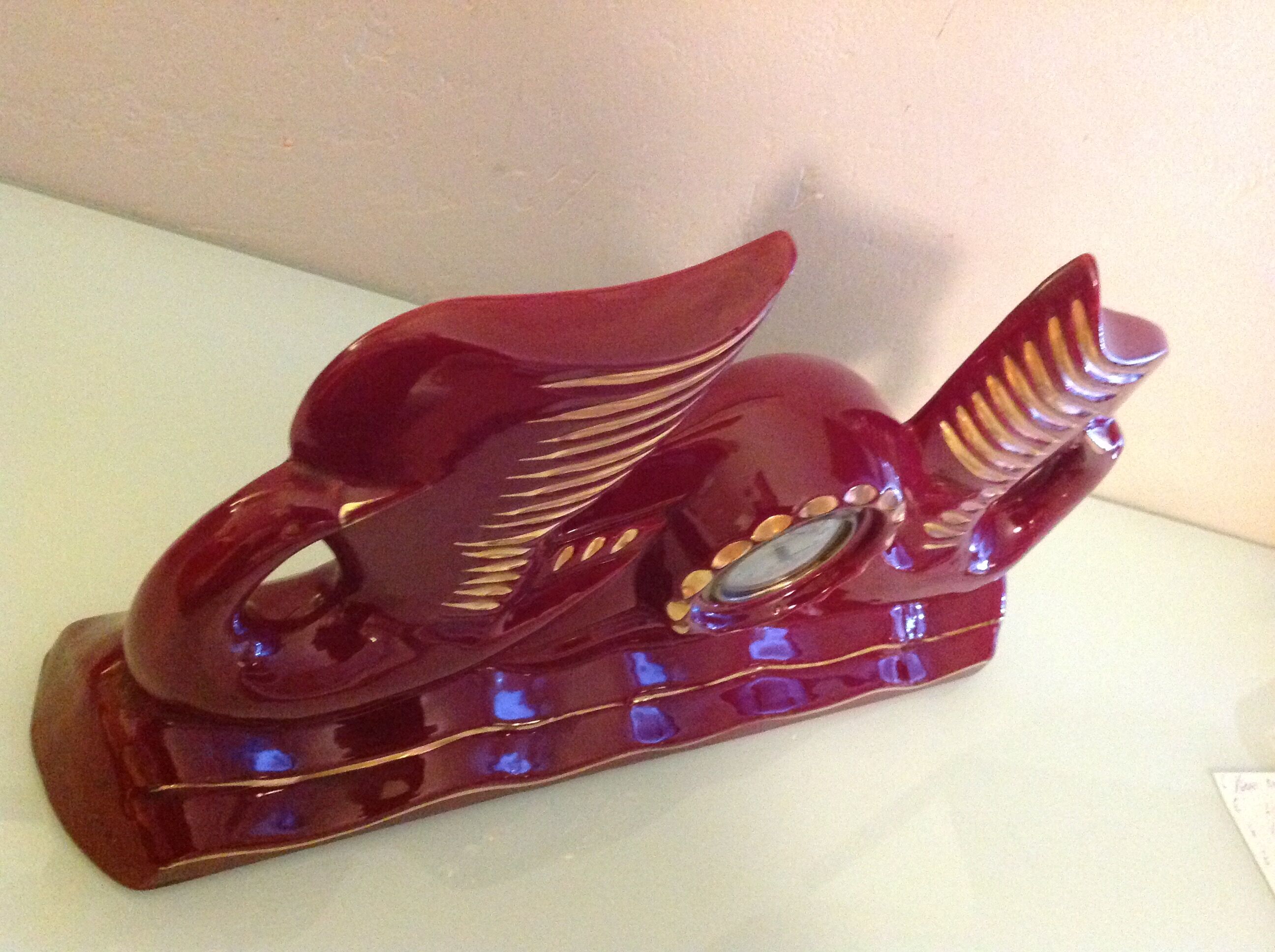 Scout clock in red ceramic bordeaux art deco style