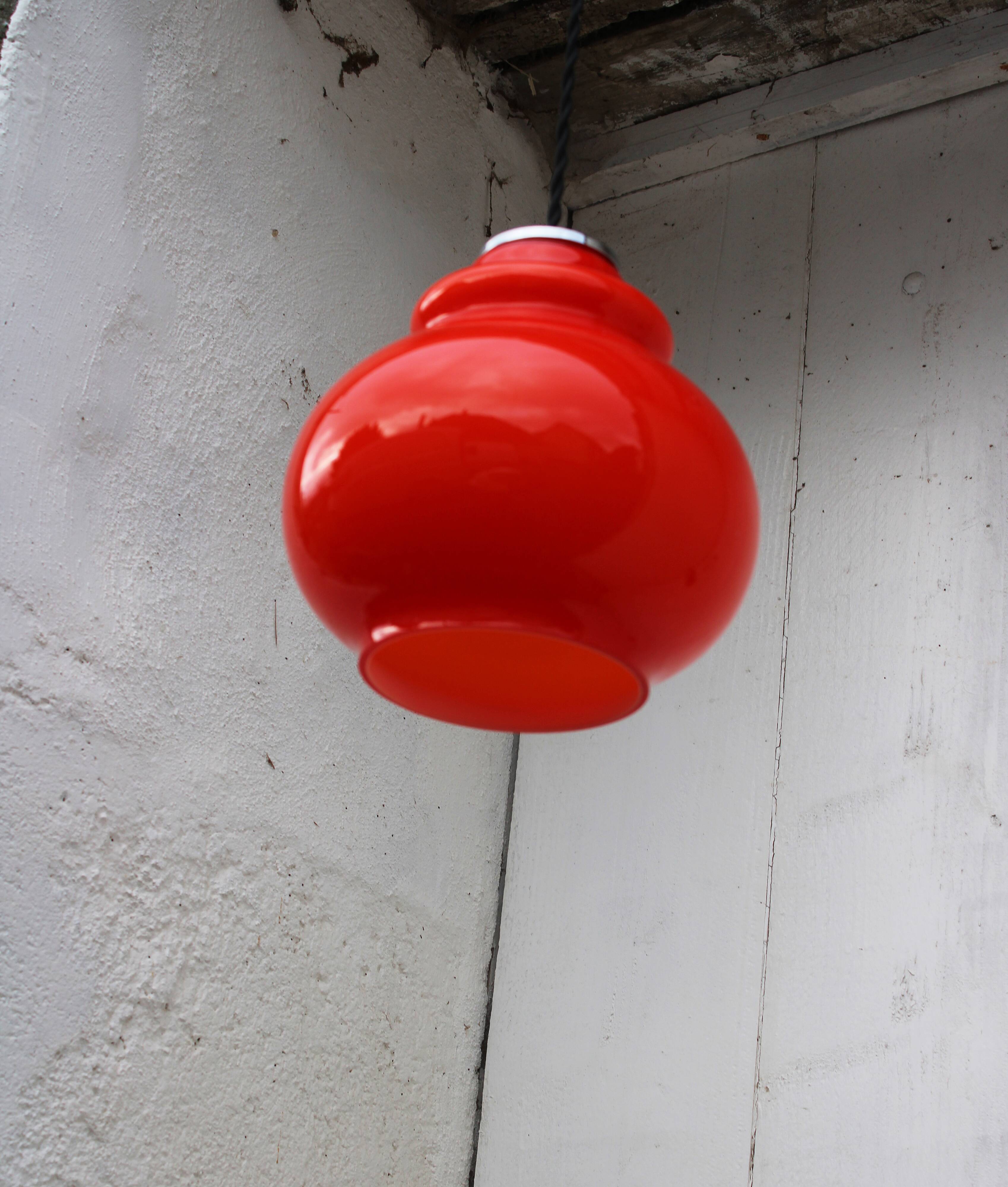 Hanging in orange opaline