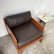 Fauteuil moderniste bois exotique et cuir