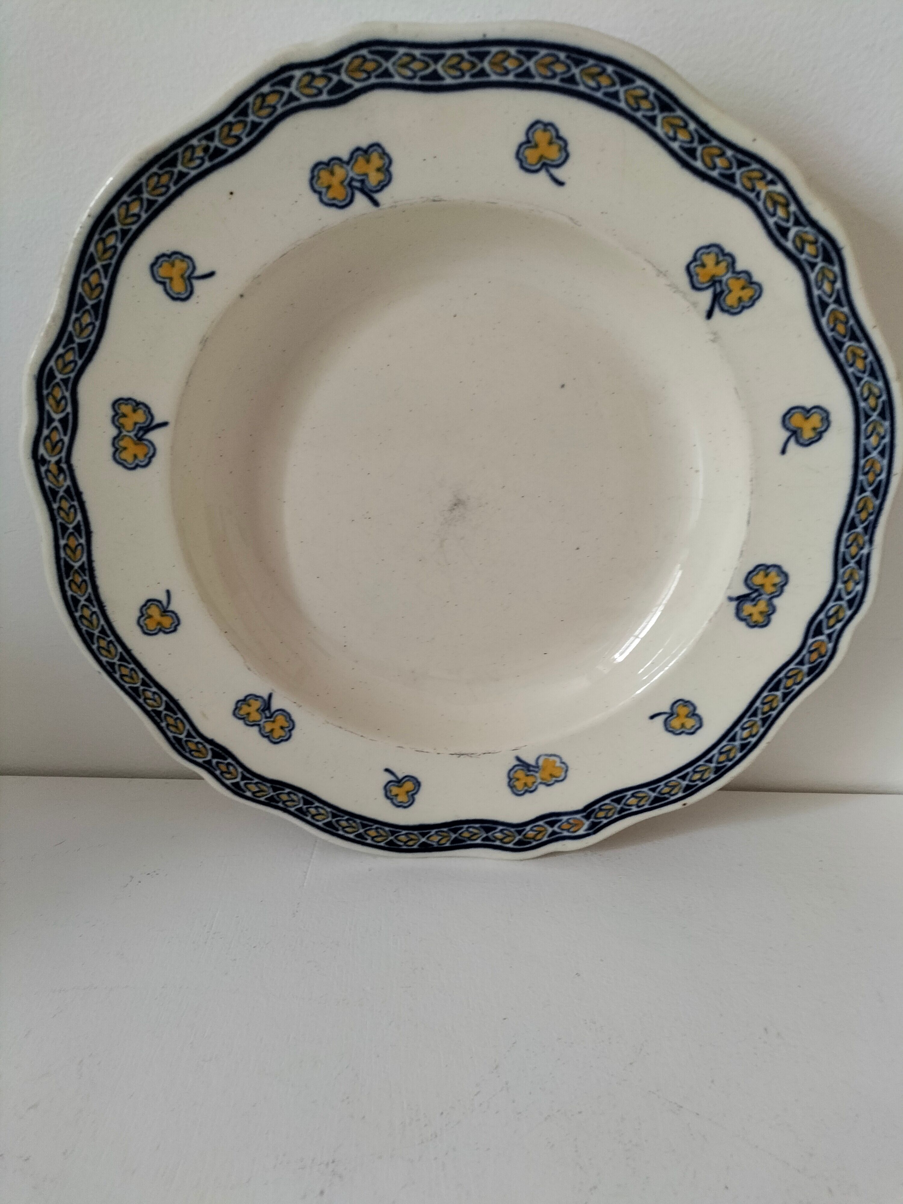 K&G Lunéville "Rouen Clover" plate circa 1880-1900