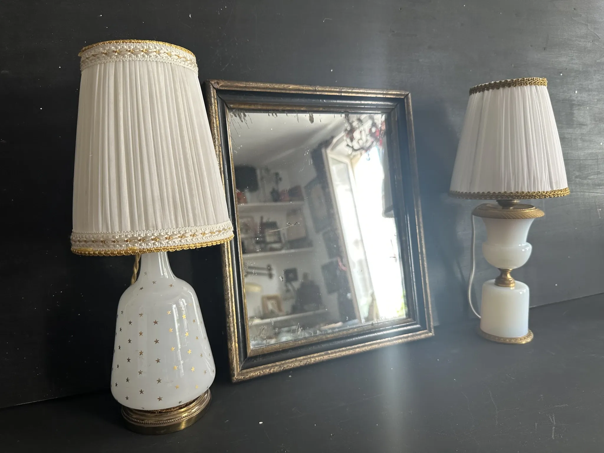 Lampe XIXe en opaline blanche et métal doré
