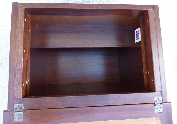 Mahogany veneer bar furniture, English manufacture of the XXth century with a drawer